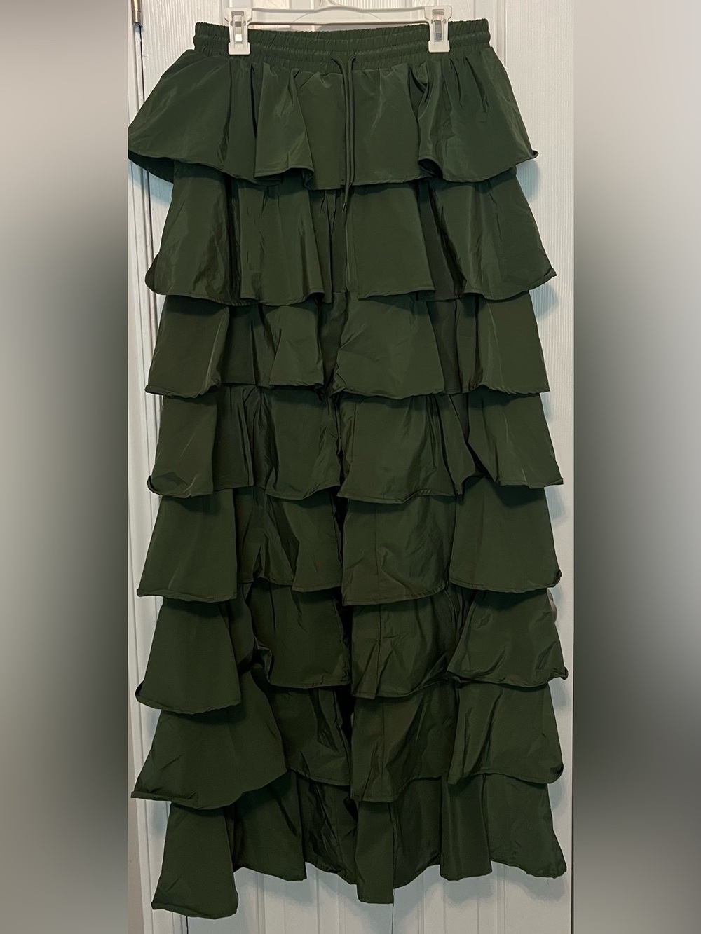 Daisy Army Green Tiered Wide-Leg Ruffled Pants | Size Large